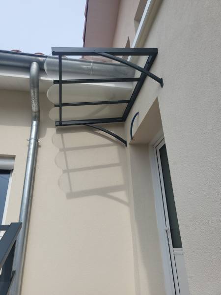 Fabricant de menuiserie en aluminium en Auvergne Rhône-Alpes : marquise alu et vitrage à Andrézieux-Bouthéon