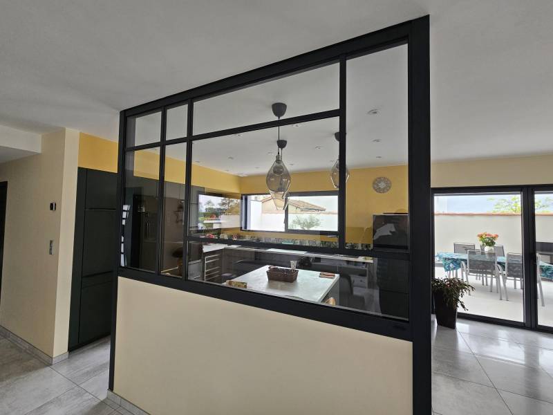 Installation d'une verrière en aluminium noir 