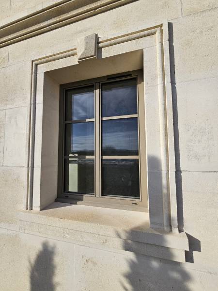 Entreprise experte en remplacement d'anciennes fenêtres bois par alu à Bonson