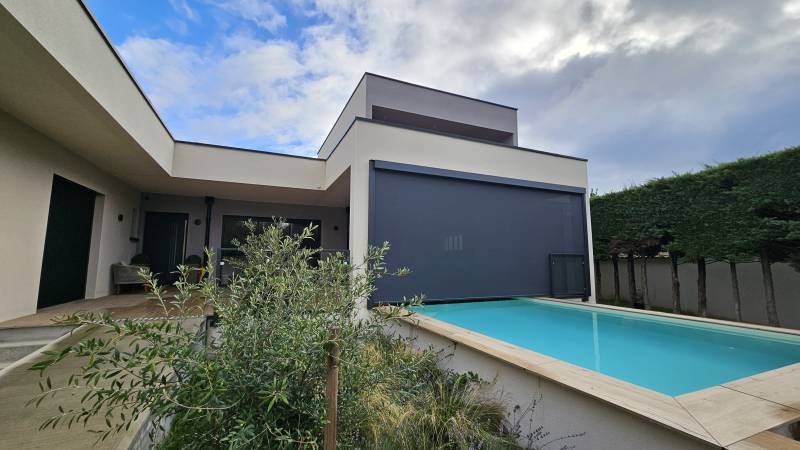 Pose de store pour fermeture d'une terrasse à Andrézieux-Bouthéon