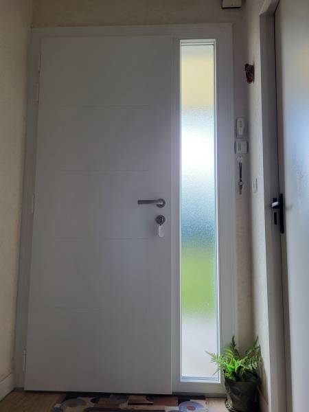 Pose d'une porte d'entrée en pvc blanche avec tierce vitrée à Saint Symphorien sur Coise