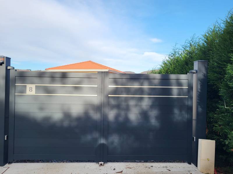 Pose d'un portail battant 