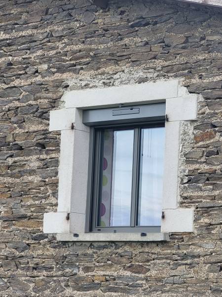 Installation de volets roulants solaires Somfy à Beauvallon : confort et autonomie