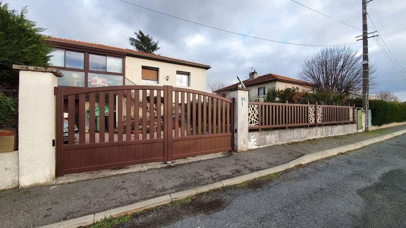 Pose d'une clôture aluminium 