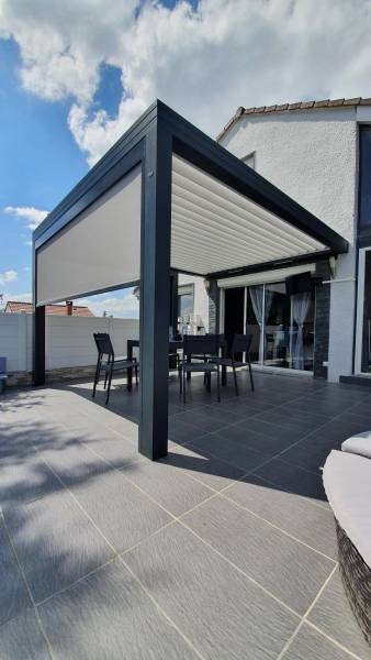 Conception de pergola bioclimatique avec stores motorisé à Firminy