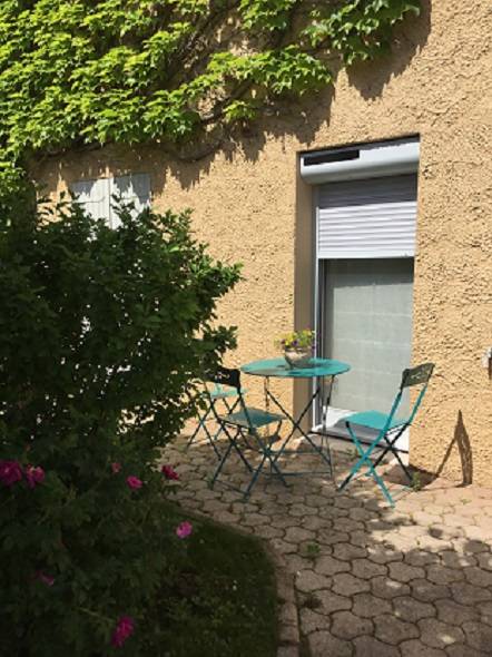 Installation de volets roulants solaires connectés domotique à Pomeys proche de Andrézieux-Bouthéon