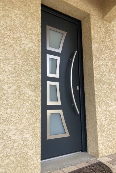 Changement d'une porte d'entrée à Aveize 