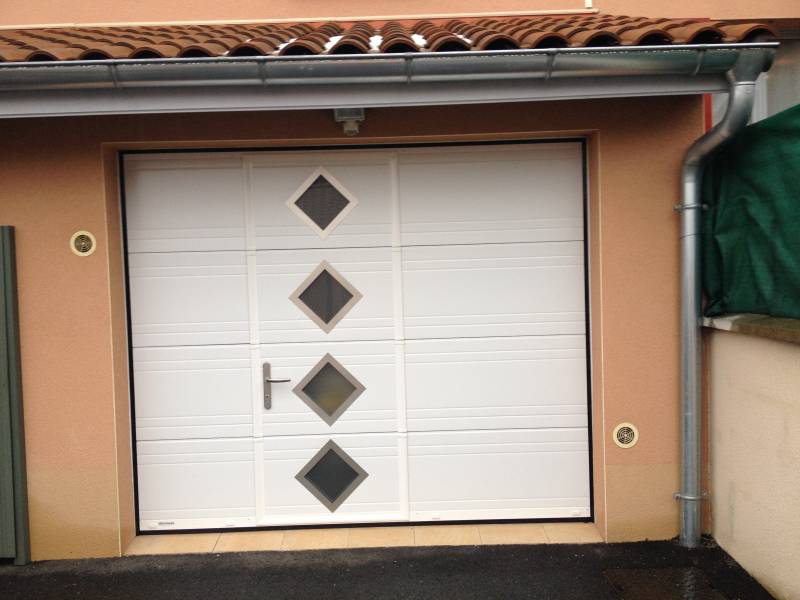Réalisation d'une porte de garage sectionnelle et motorisée à Saint-Symphorien sur Coise