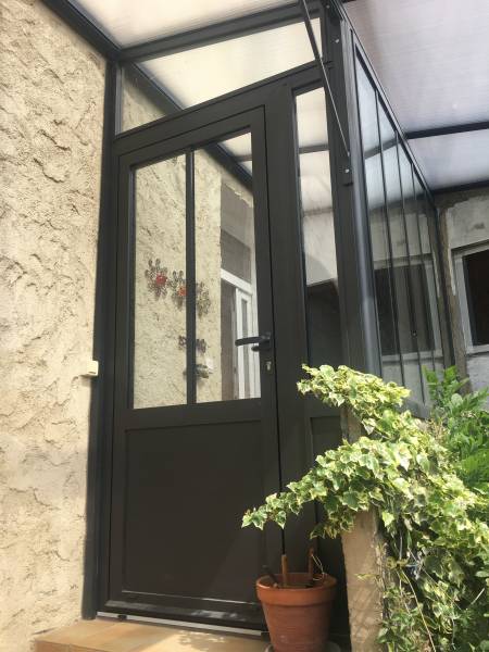 Porte d'entrée du sas 