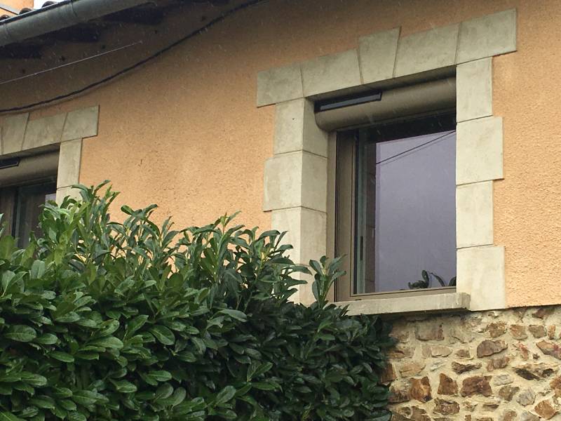 Entreprise spécialisée dans la rénovation de fenêtre en bois par de l'aluminium à Saint Martin en Haut