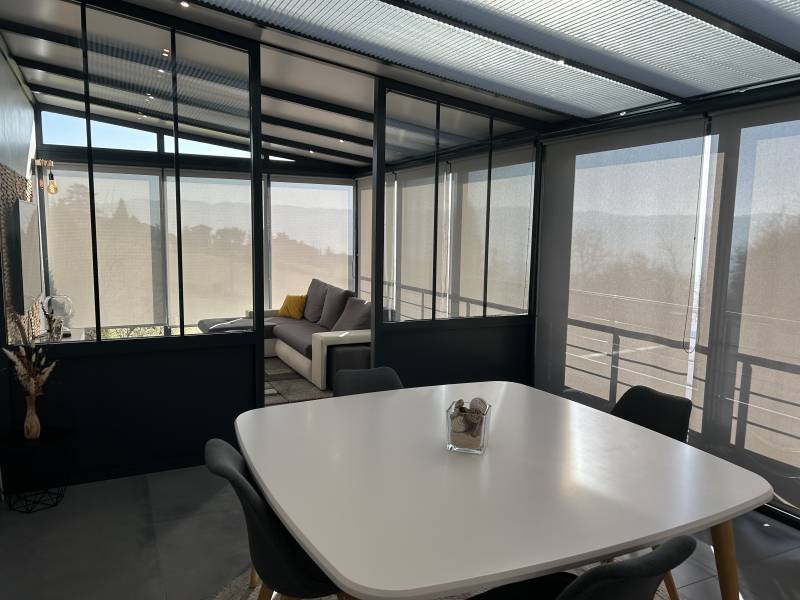 Création et pose de véranda en alu avec verrière de séparation à Meys