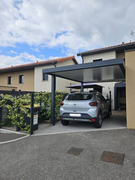 Abri pour un véhicule 